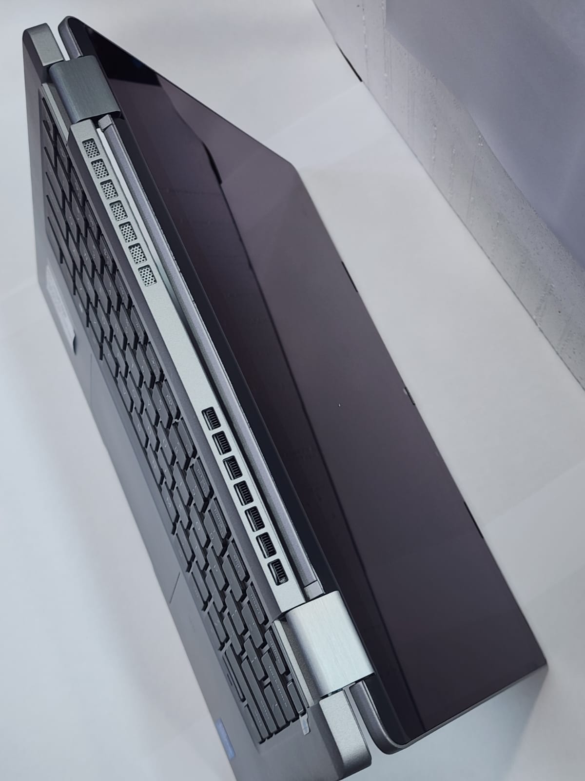 Dell Latitude 5320 2-in-1: 11th Gen i5, 16GB RAM, 256GB SSD, 13" FHD+ Touchscreen 360° Laptop - Image 4